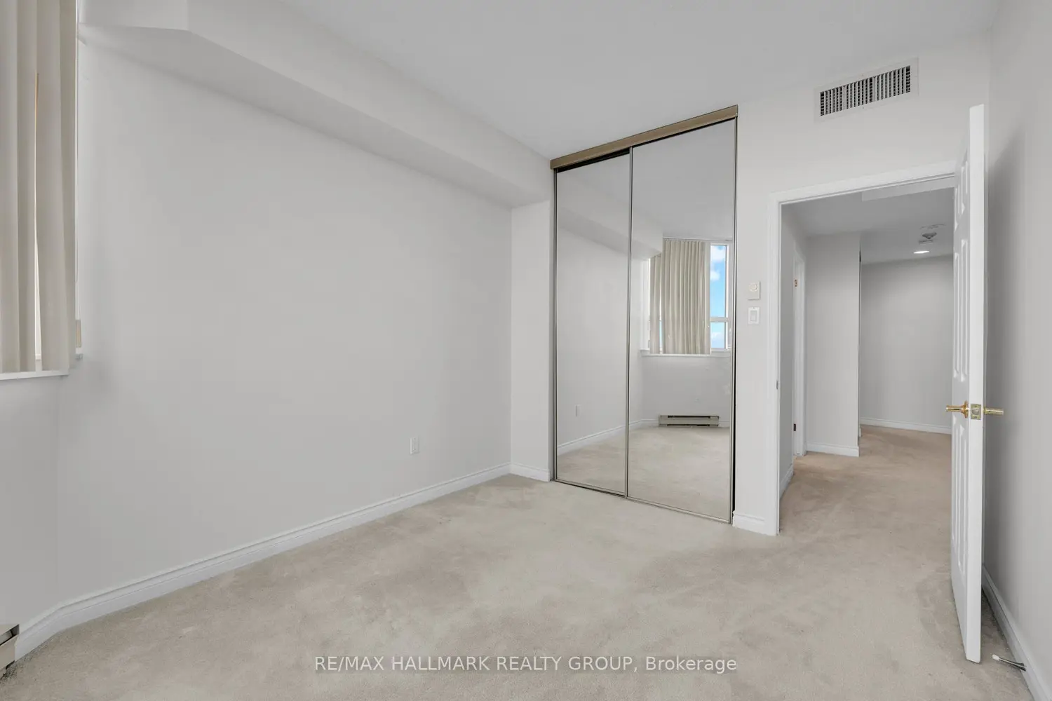 1480 Riverside Drive 2204 photo 4