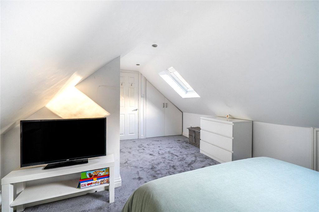 Additional image 13 of 5 bed semi-detached house for saleKingsbridge End, Hook, Hampshire RG27