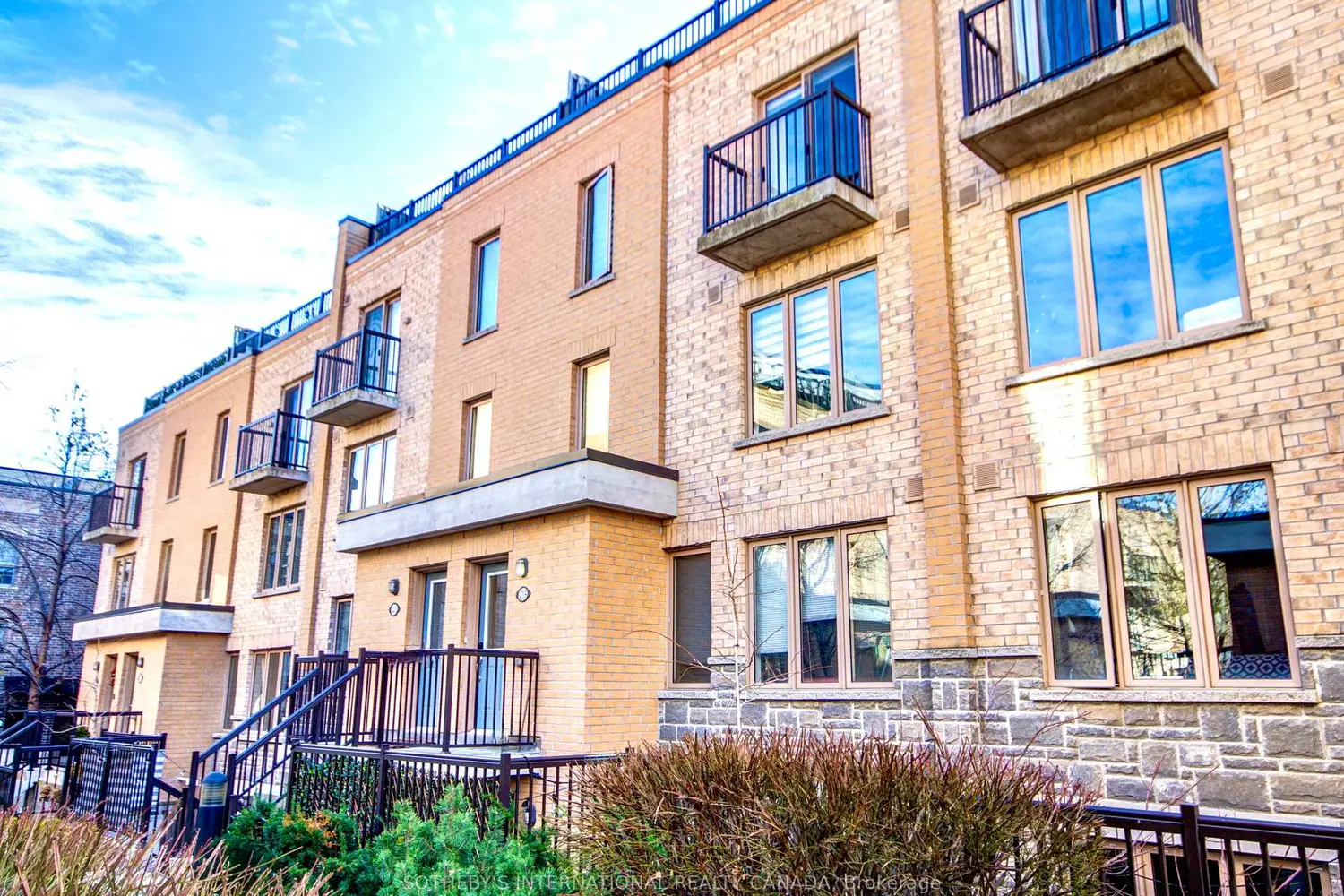 7 Foundry Avenue 219