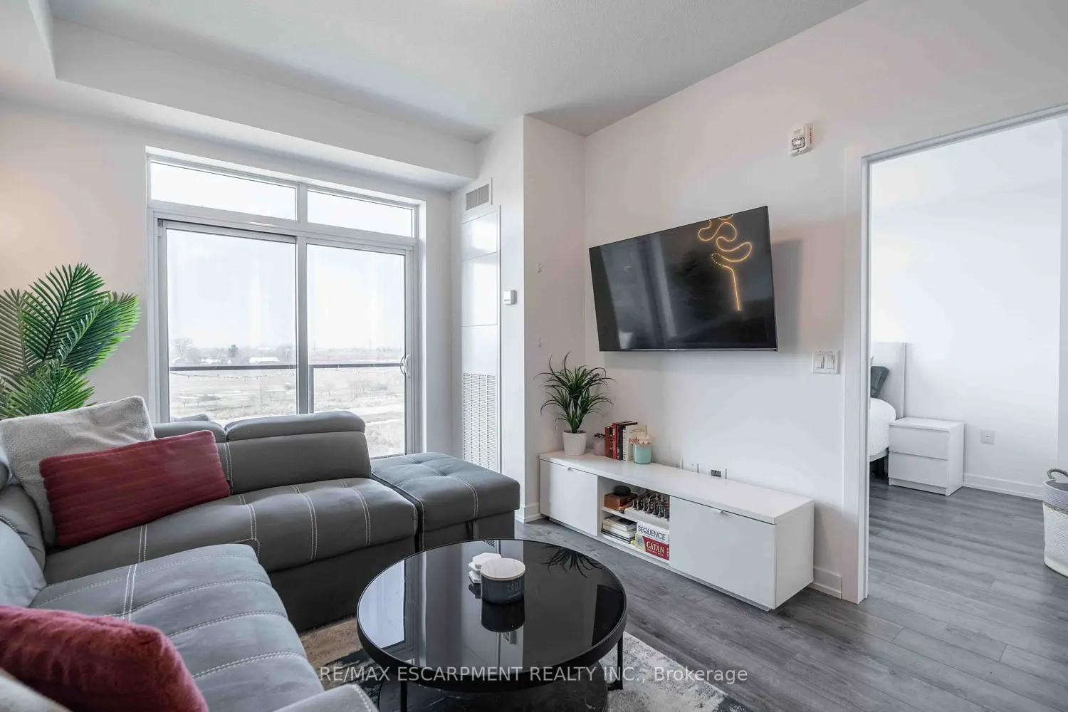 Additional image 6 of 5055 Greenlane Road 541