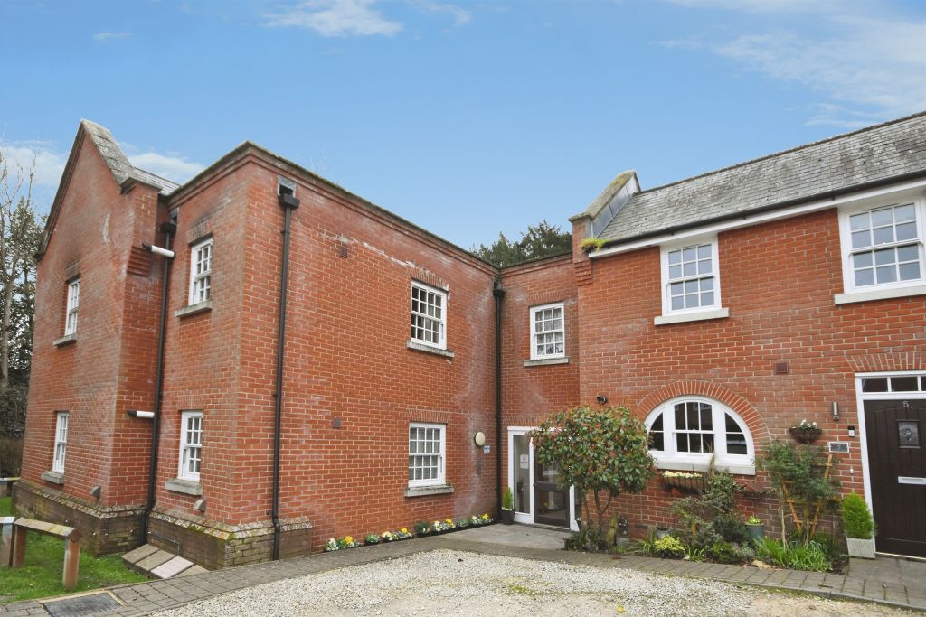 2 bed flat for saleBeridge Mews, Halstead CO9 photo 2