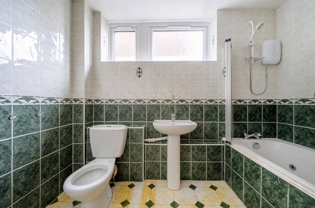 Additional image 9 of 2 bed flat for saleJuniper Square, Havant, Hampshire PO9