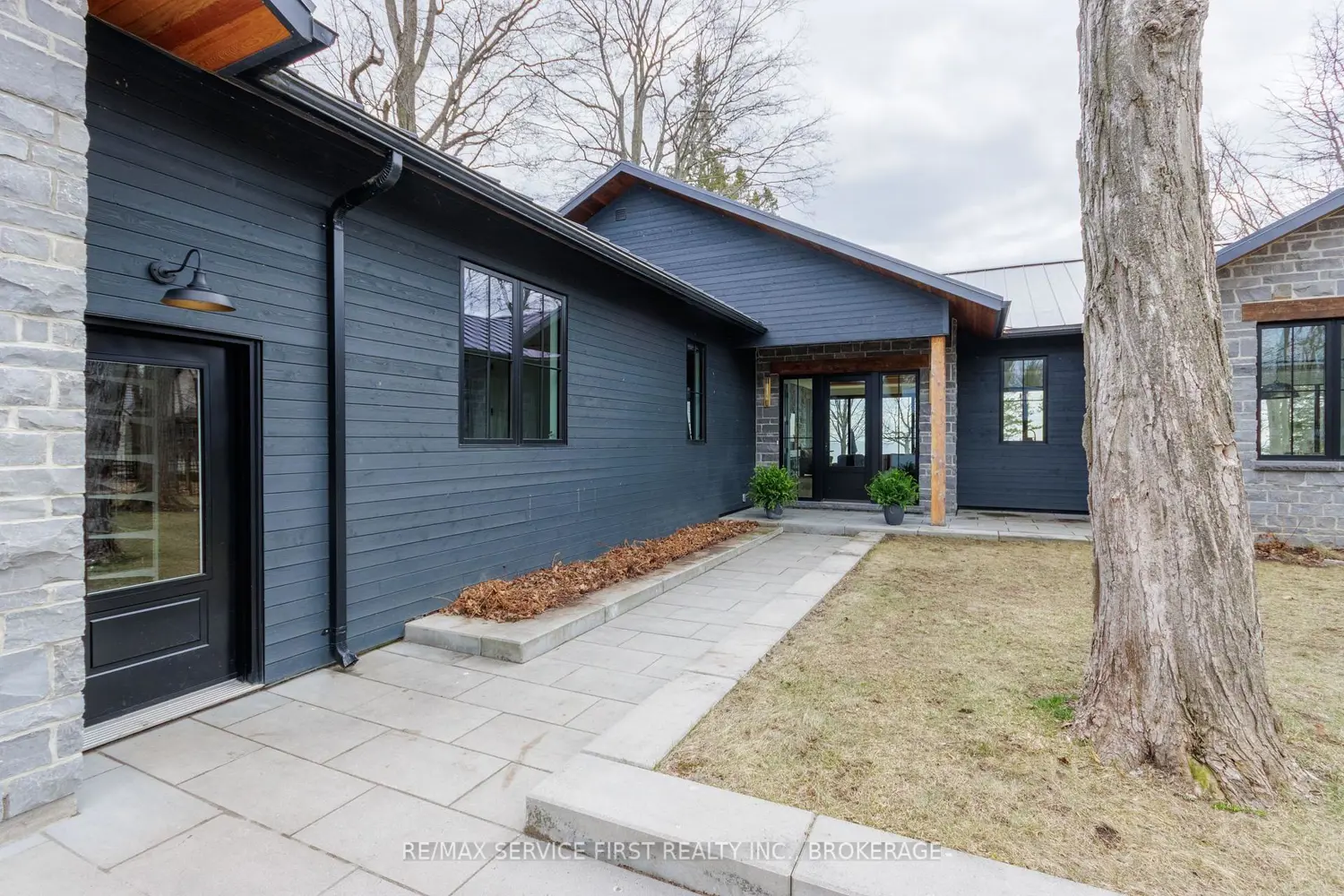 1027 Old Front Road