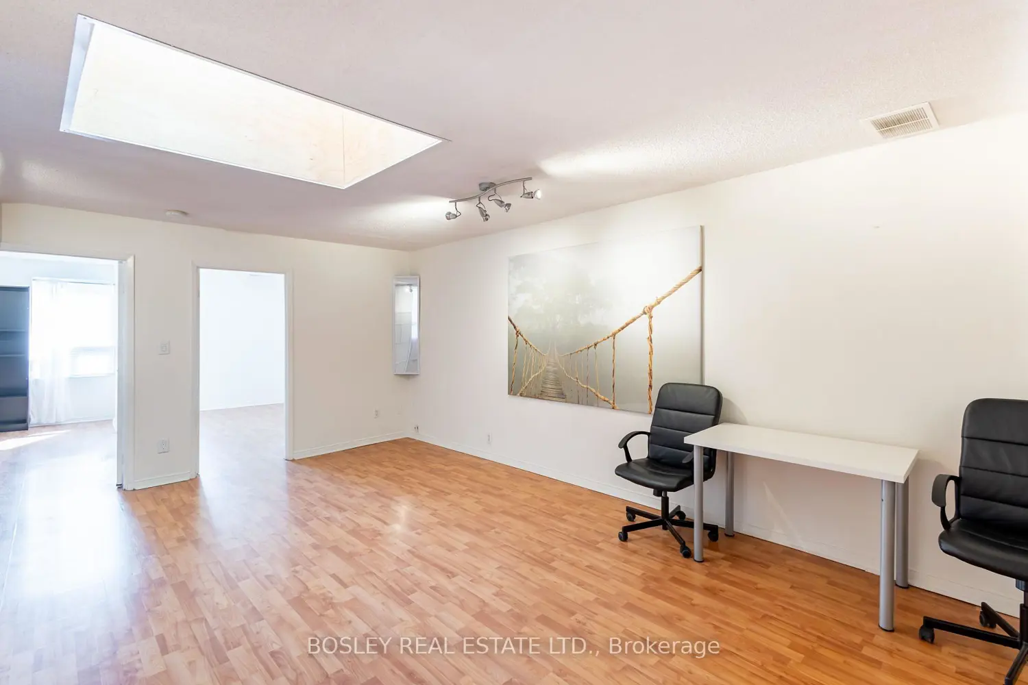 2963 Dundas Street photo 4