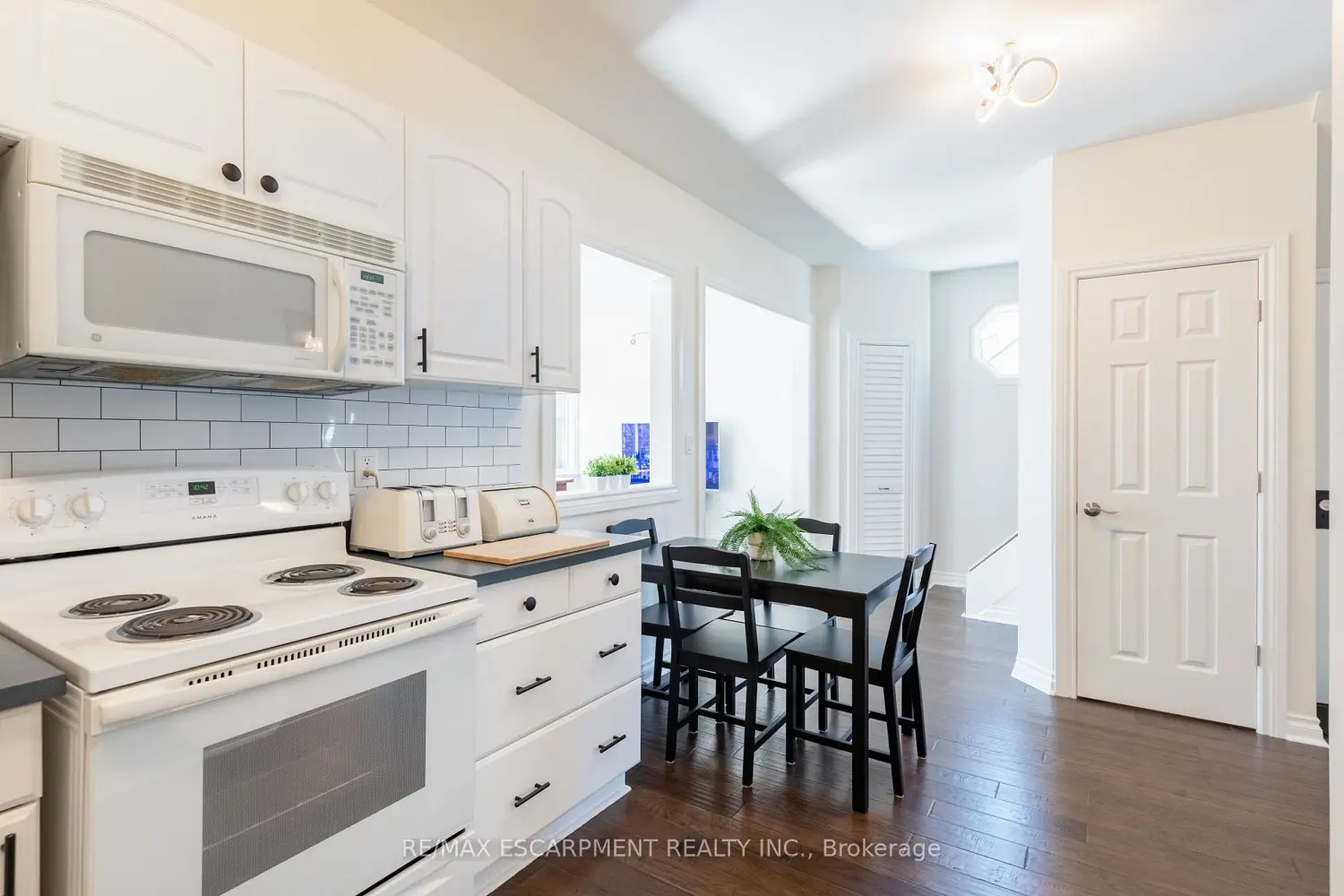 621 Rosseau Road photo 5
