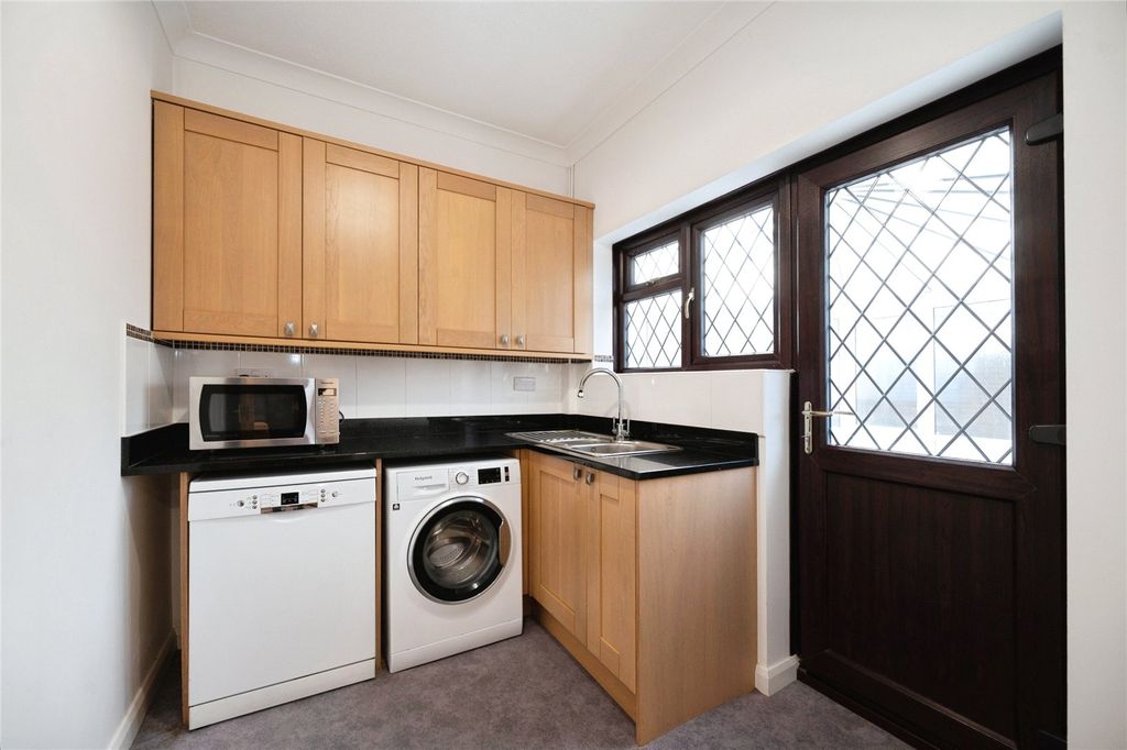 Additional image 5 of 4 bed detached house for saleMarine Walk, Hayling Island, Hampshire PO11