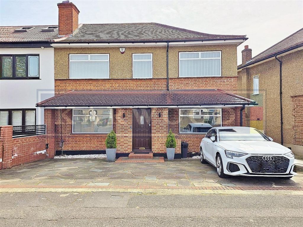 4 bed semi-detached house for saleKingshill Avenue, Hayes UB4