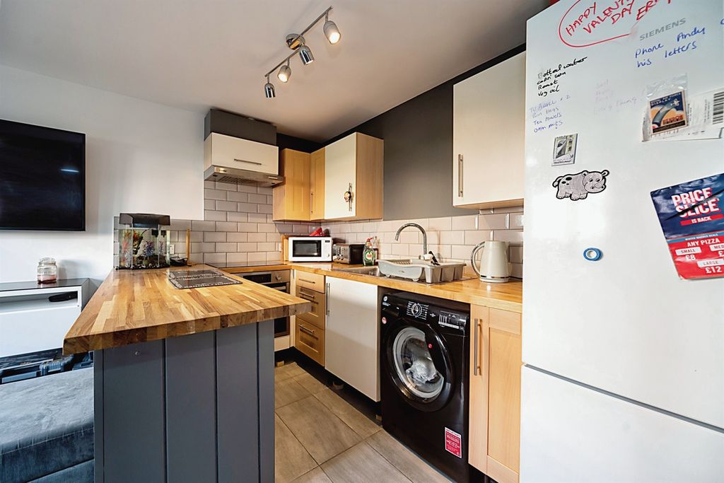 Additional image 7 of 2 bed flat for saleLittle Hackets, Havant PO9