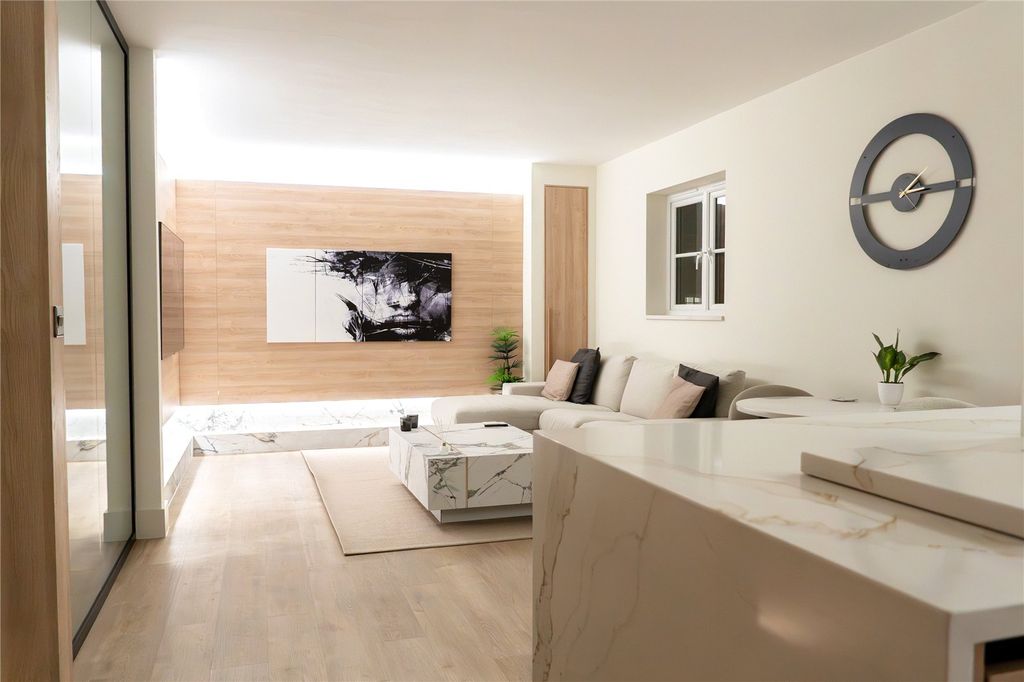 Additional image 3 of 2 bed flat for saleEvans Wharf, Hemel Hempstead, Hertfordshire HP3