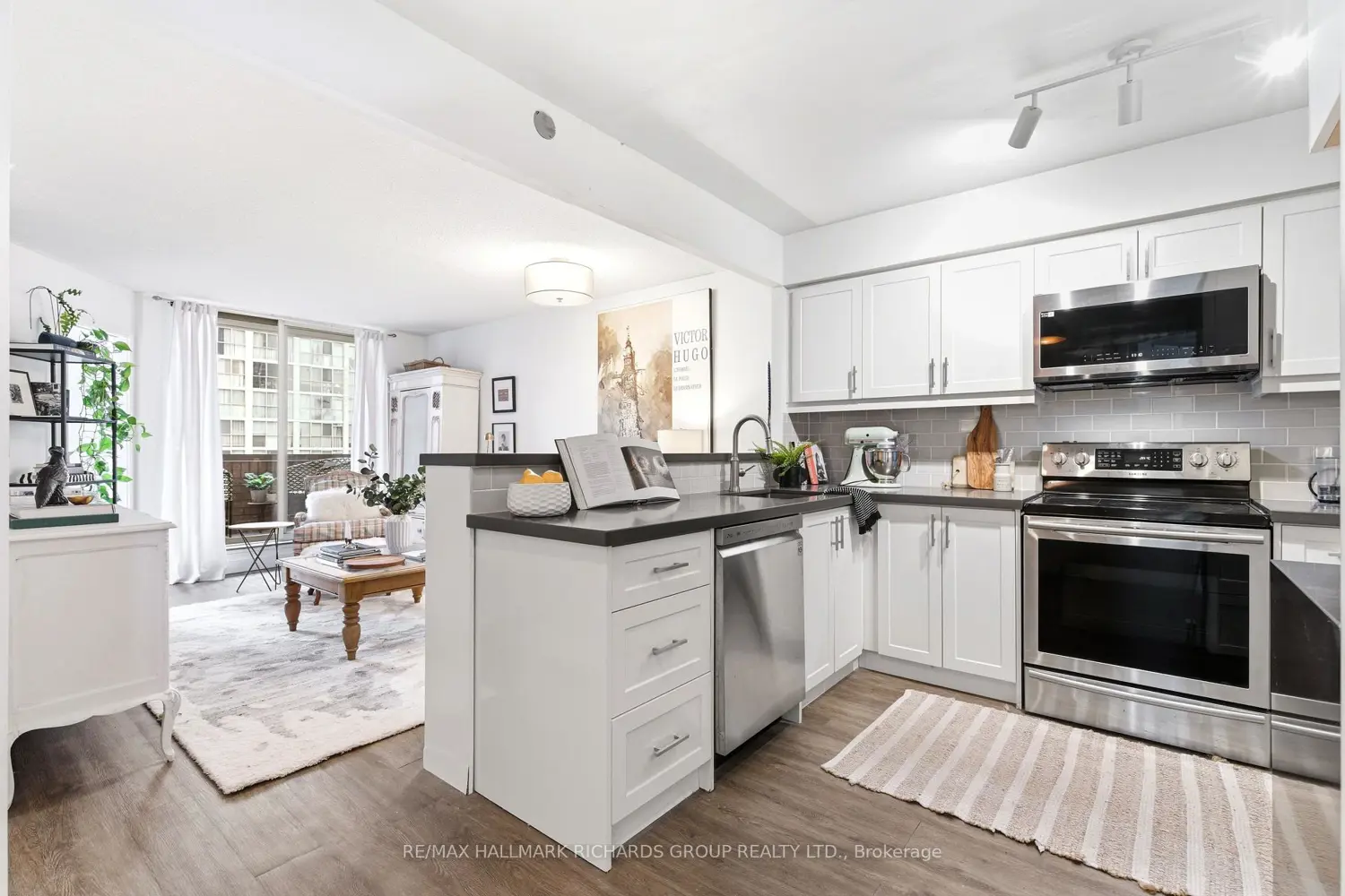 60 Homewood Avenue 501 photo 2