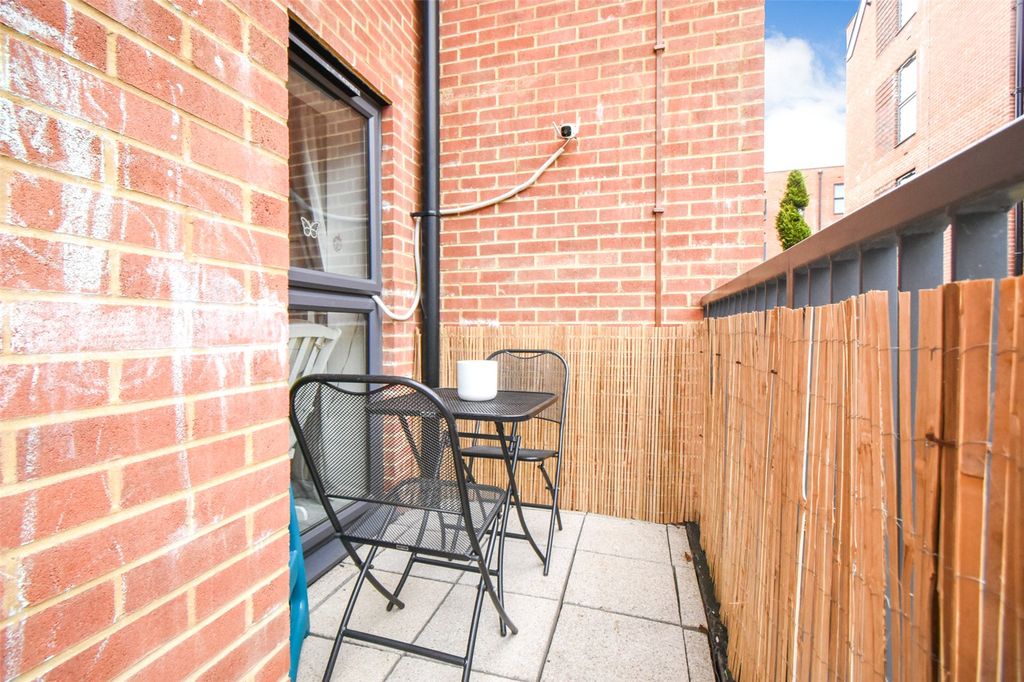 Additional image 15 of 2 bed flat for saleStation Road, Hook, Hampshire RG27
