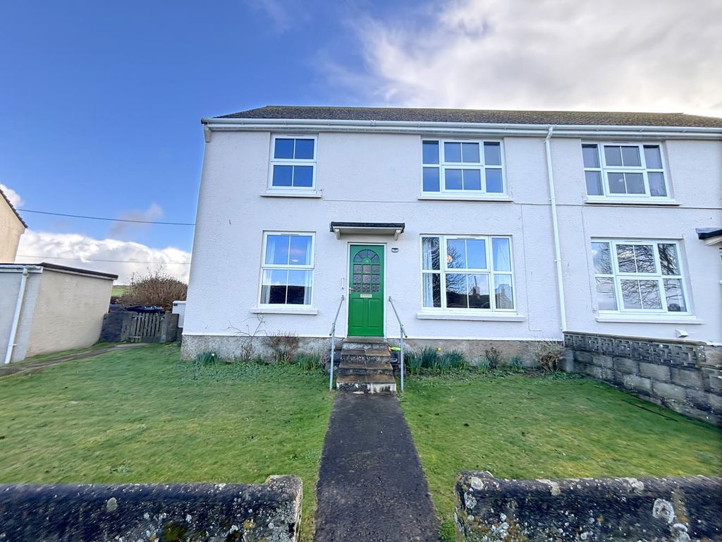 2 bed flat for saleGibson Way, Porthleven TR13