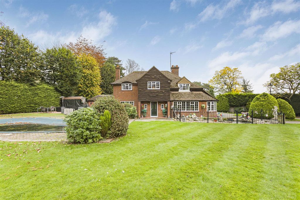 Additional image 2 of 5 bed detached house for saleYewlands, Hoddesdon EN11