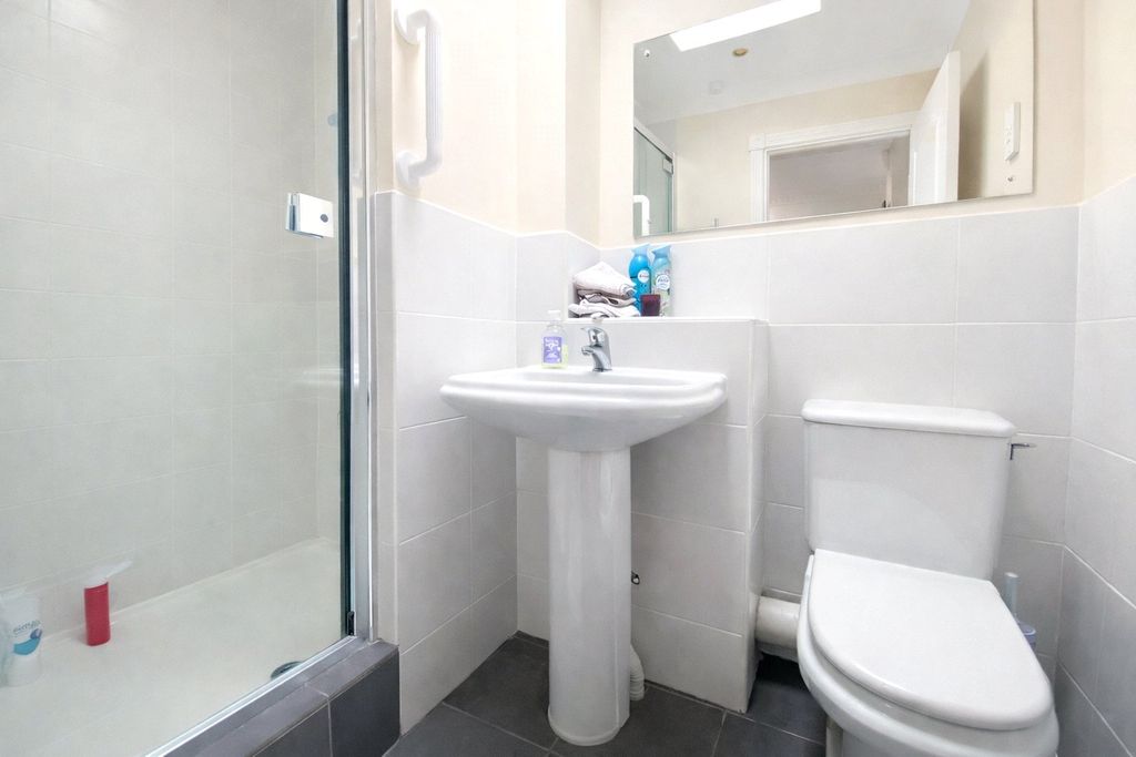 Additional image 9 of 2 bed flat for saleShottermill Park, Hindhead Road, Haslemere, Surrey GU27