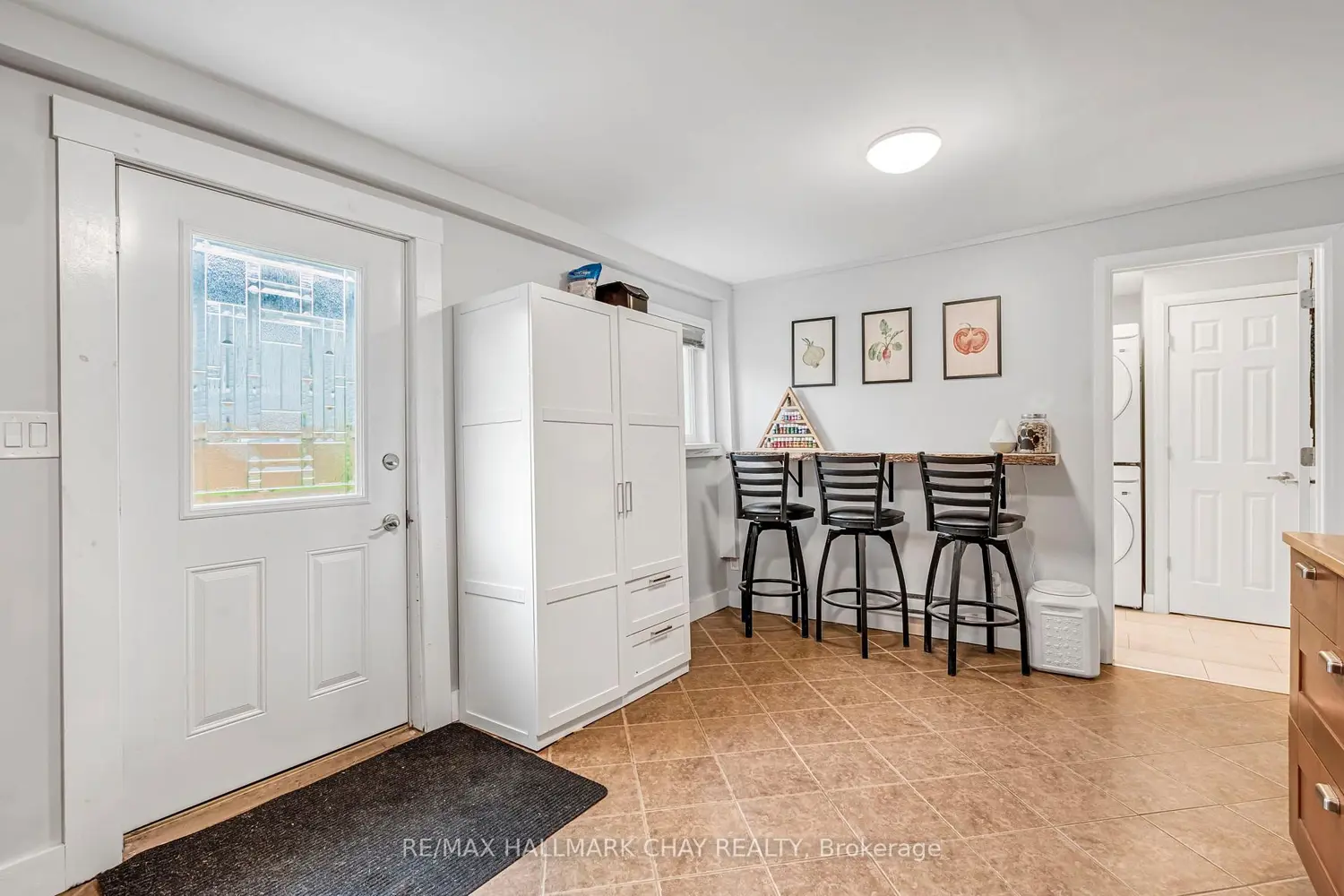 479 Margaret Street photo 4