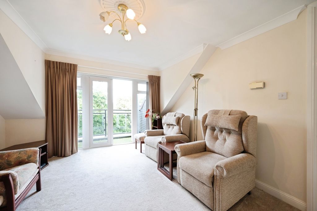 Additional image 11 of 2 bed flat for saleSea Front, Hayling Island, Hampshire PO11
