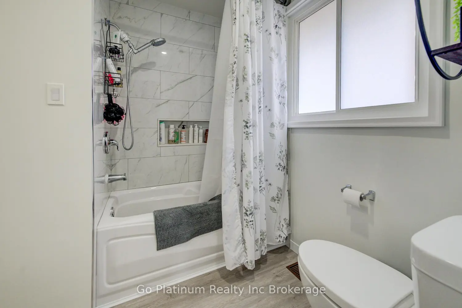 676 Peel Street photo 4