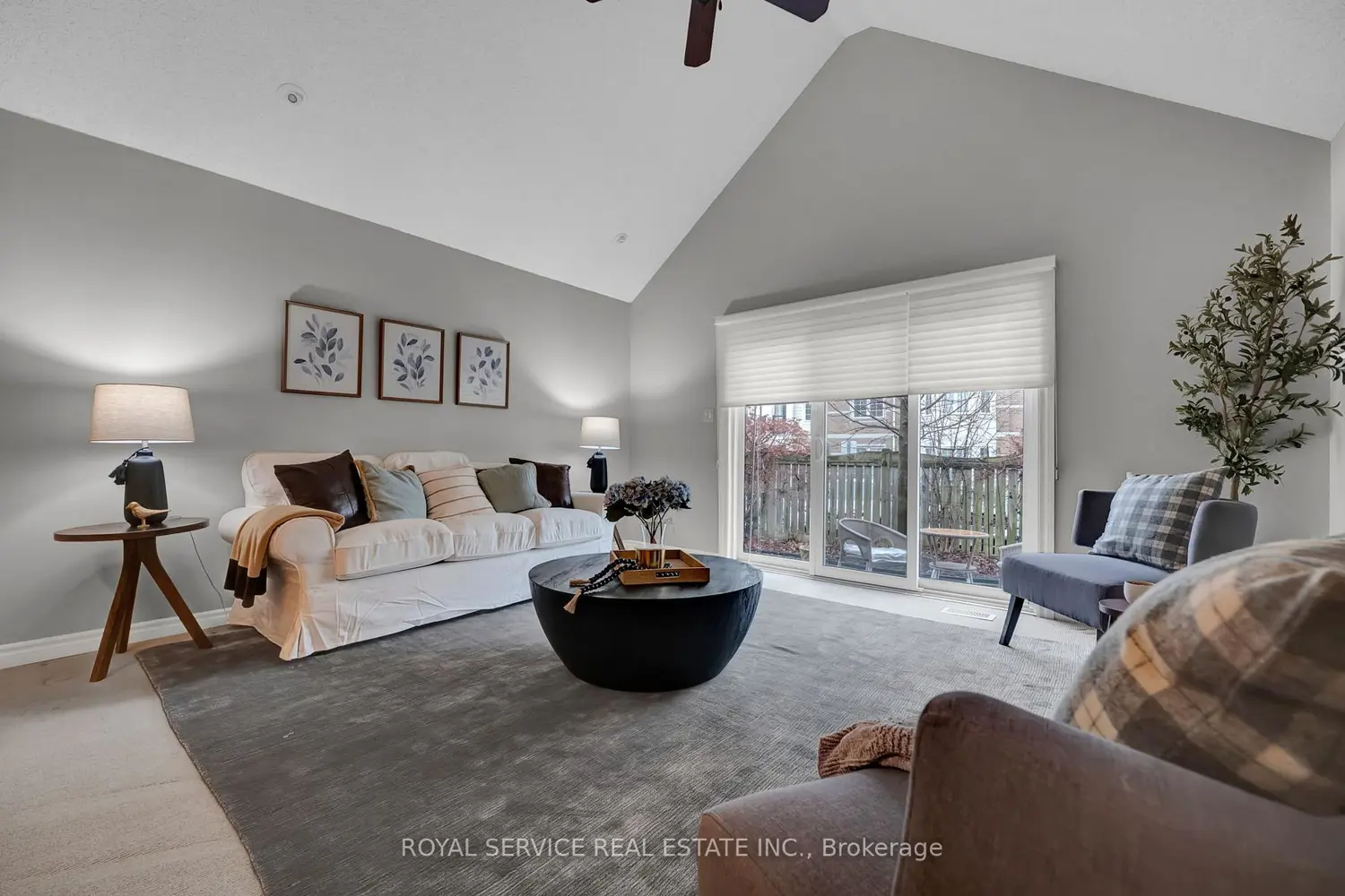 350 Lakebreeze Drive 5 photo 2