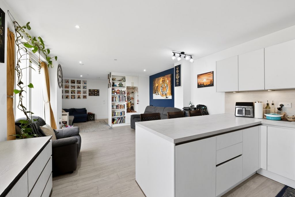 Additional image 4 of 3 bed flat for saleAlexandra Road, Hounslow TW3