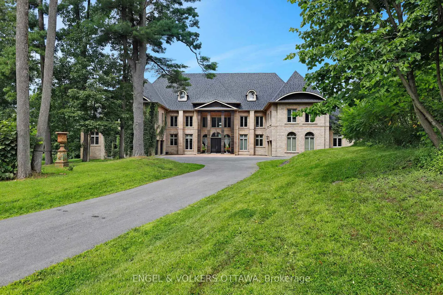 2892 Presquile Road photo 2
