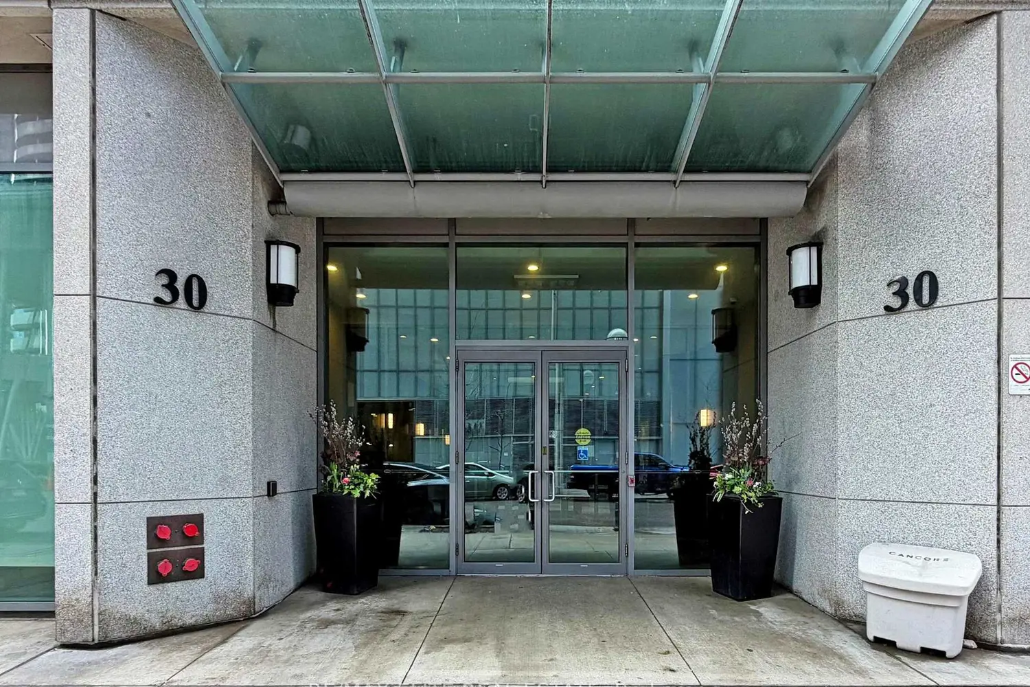 30 Grand Trunk Crescent 1806