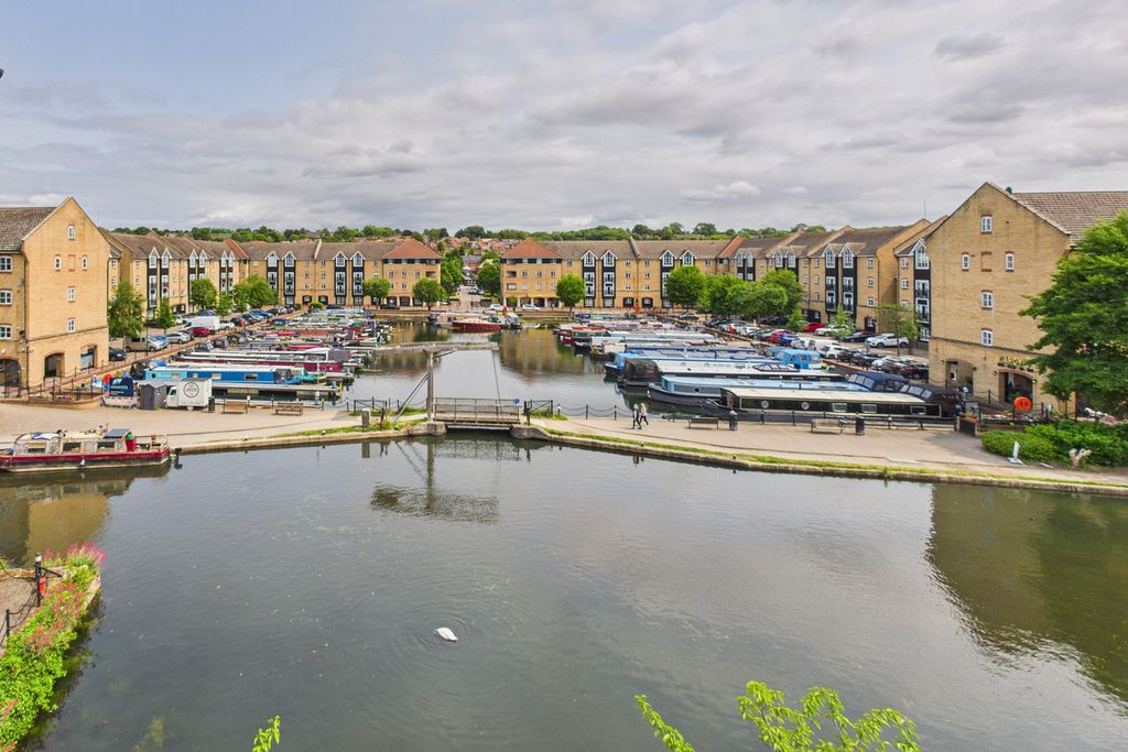 Additional image 4 of 2 bed flat for saleStationers Place, Hemel Hempstead HP3