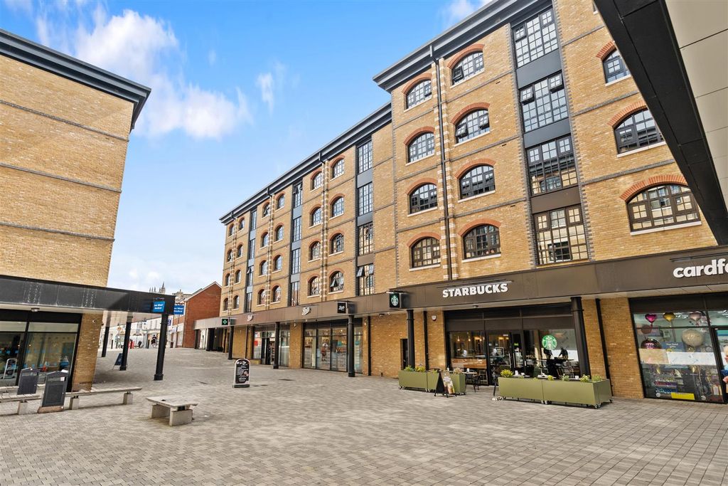 2 bed flat for saleBircherley Green, Hertford SG14