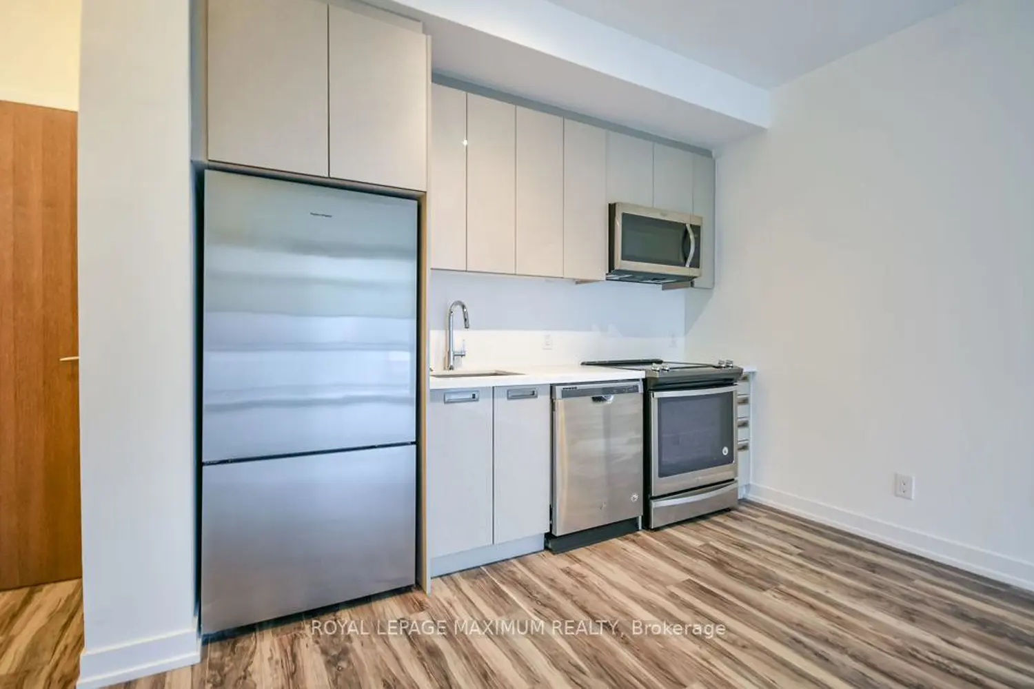 271 Sea Ray Avenue B417 photo 5