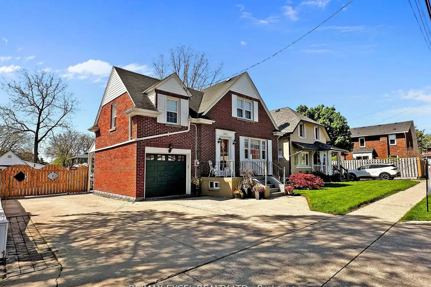 341 Richmond Street photo 2