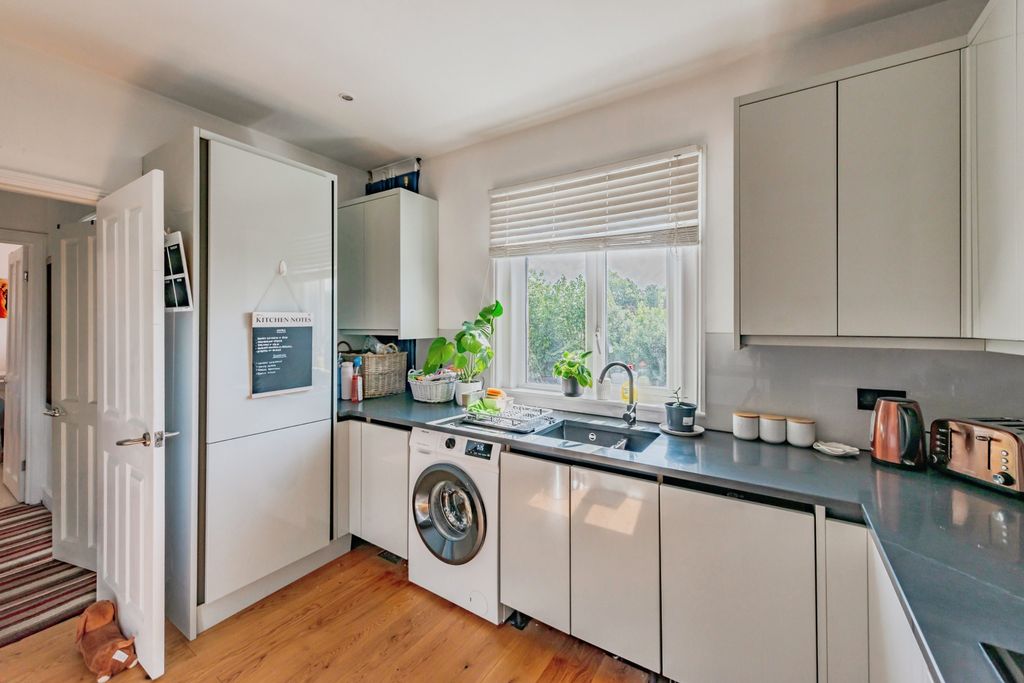 Additional image 8 of 2 bed flat for saleBrighton Road, Horley RH6