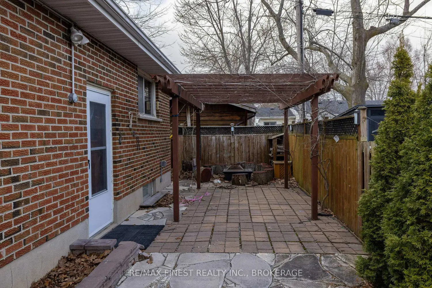 628 Stanford Street photo 3