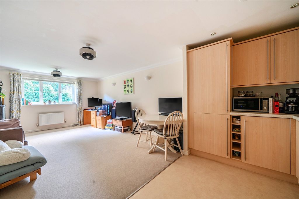 Additional image 4 of 2 bed flat for saleHaslemere, Surrey GU27