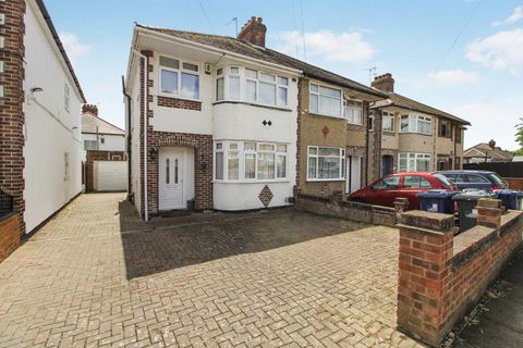 Alderney Gardens, Northolt UB5