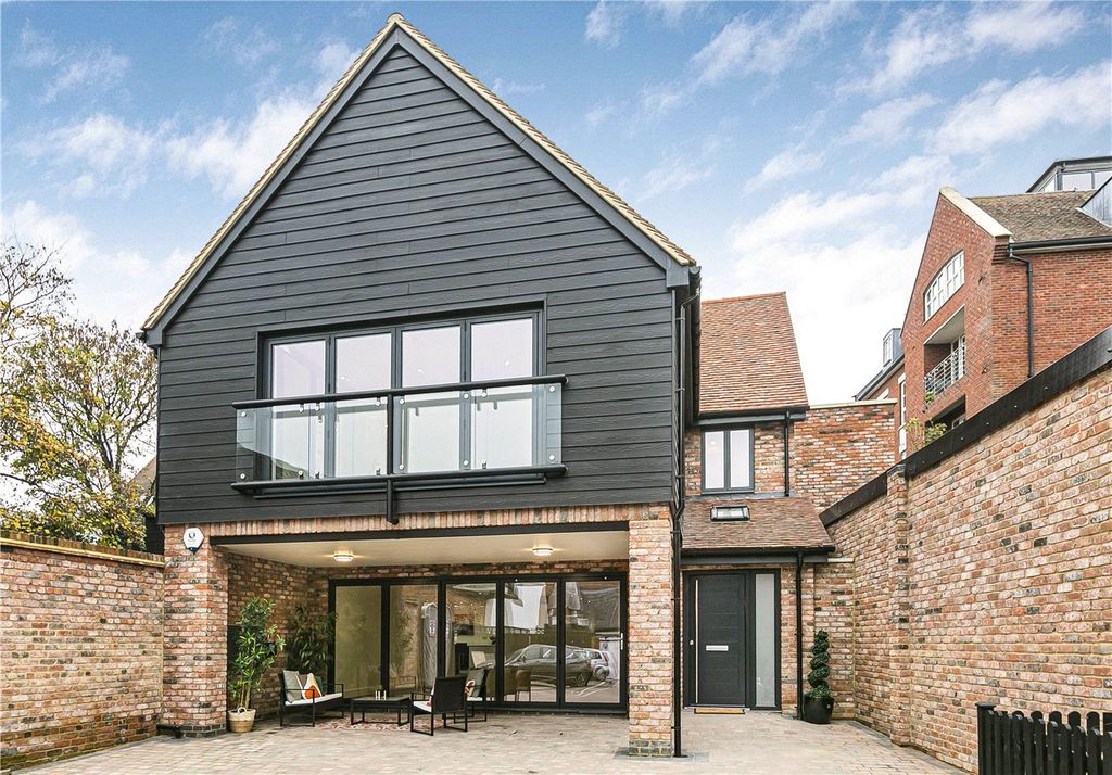 4 bed detached house for saleBucklersbury, Hitchin, Hertfordshire SG5