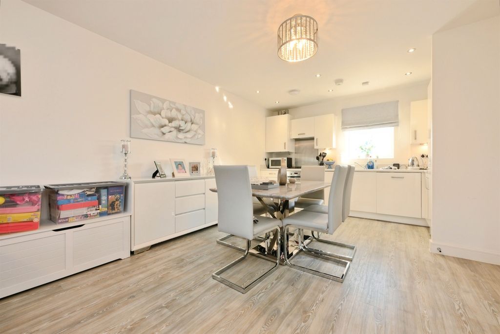 Additional image 11 of 2 bed flat for saleMoye Close, Hoddesdon EN11