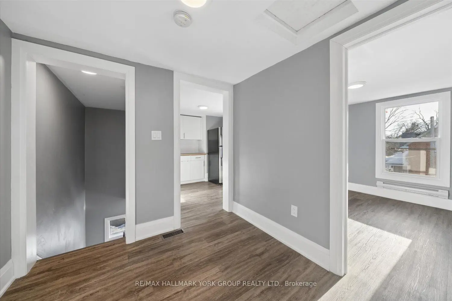 16 Albert Street photo 4