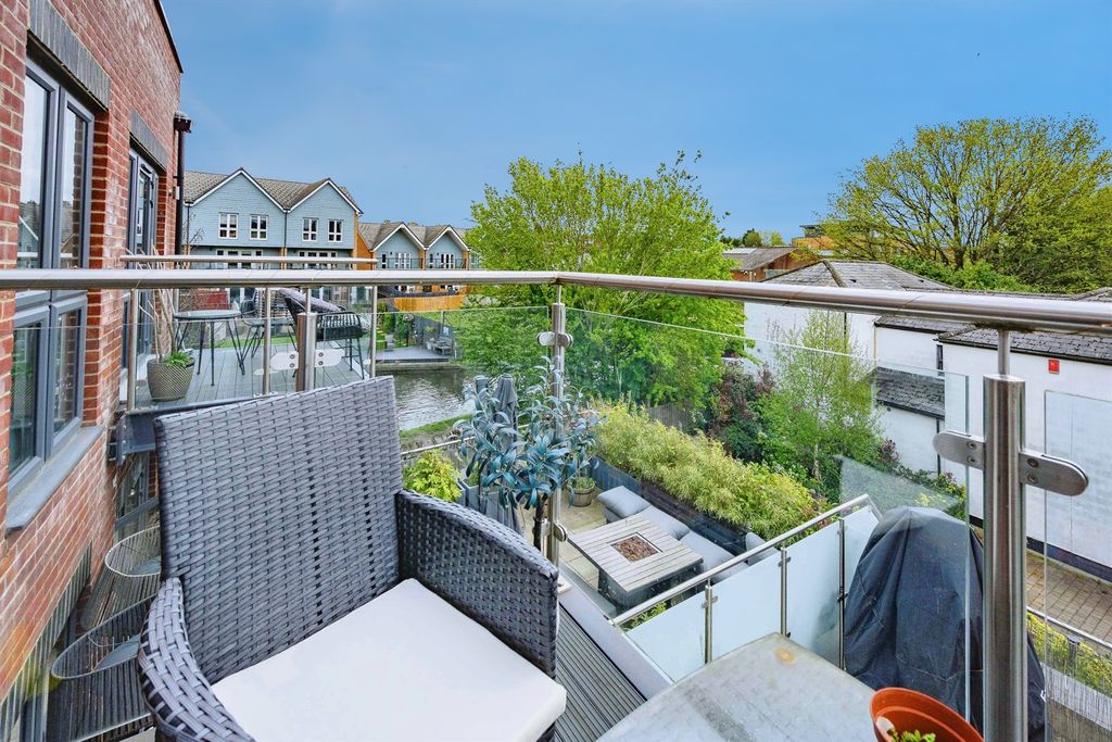 Additional image 2 of 2 bed flat for saleFrogmore Road, Hemel Hempstead HP3
