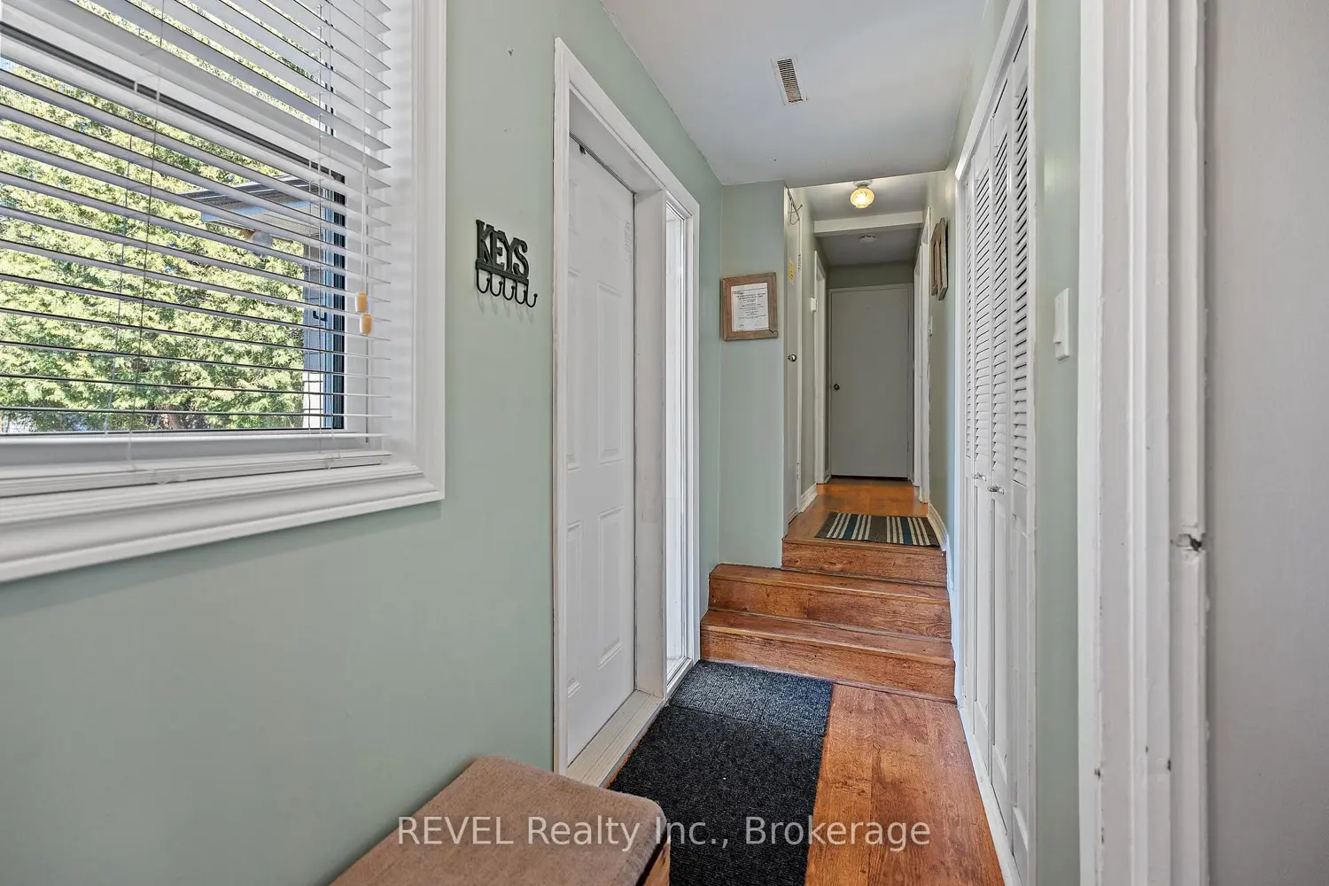 639 Penner Street photo 3
