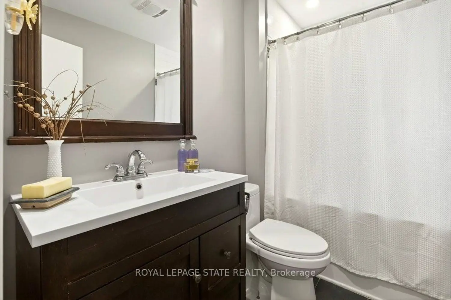 9 Morton Avenue photo 4