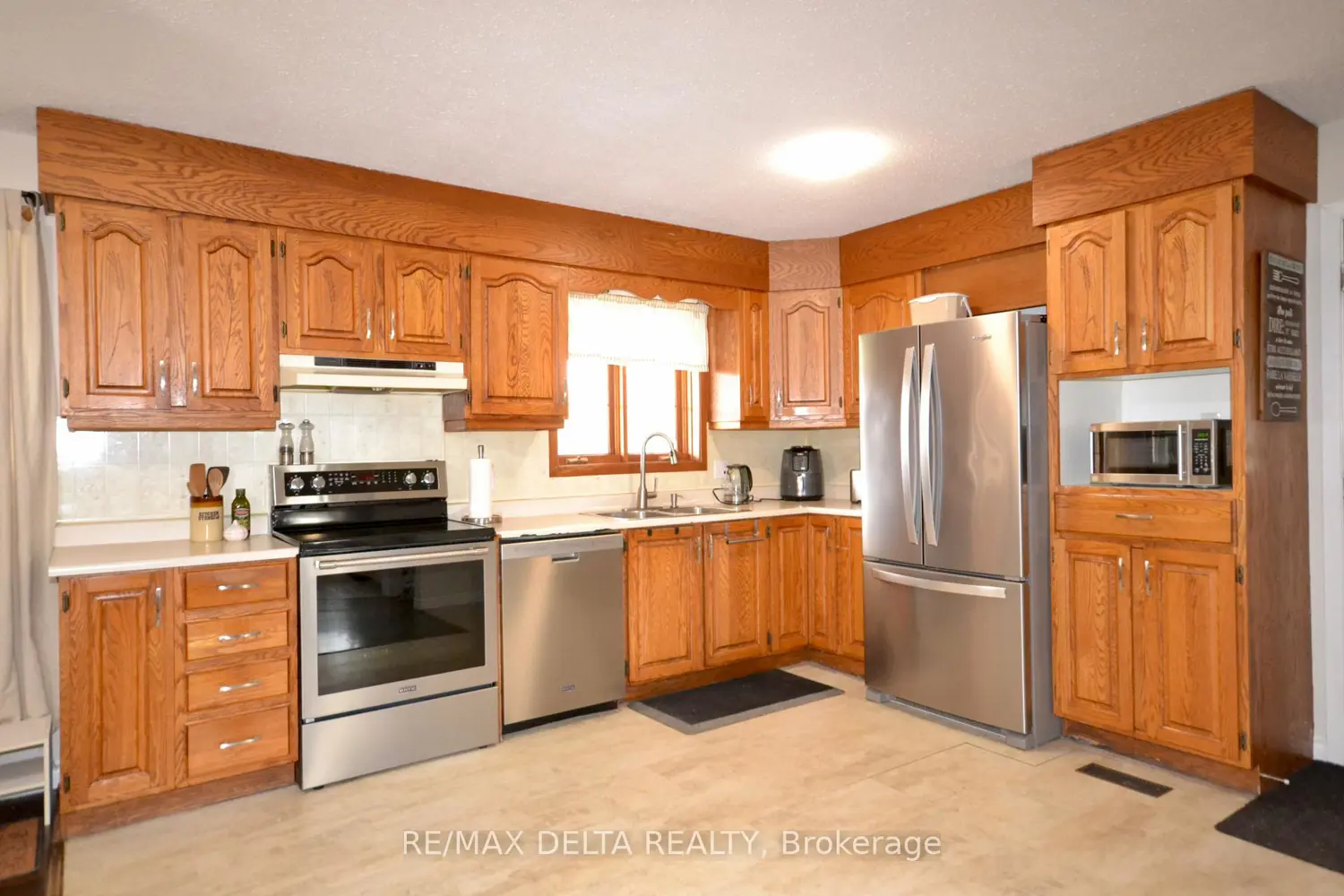 4001 Champlain Street photo 3