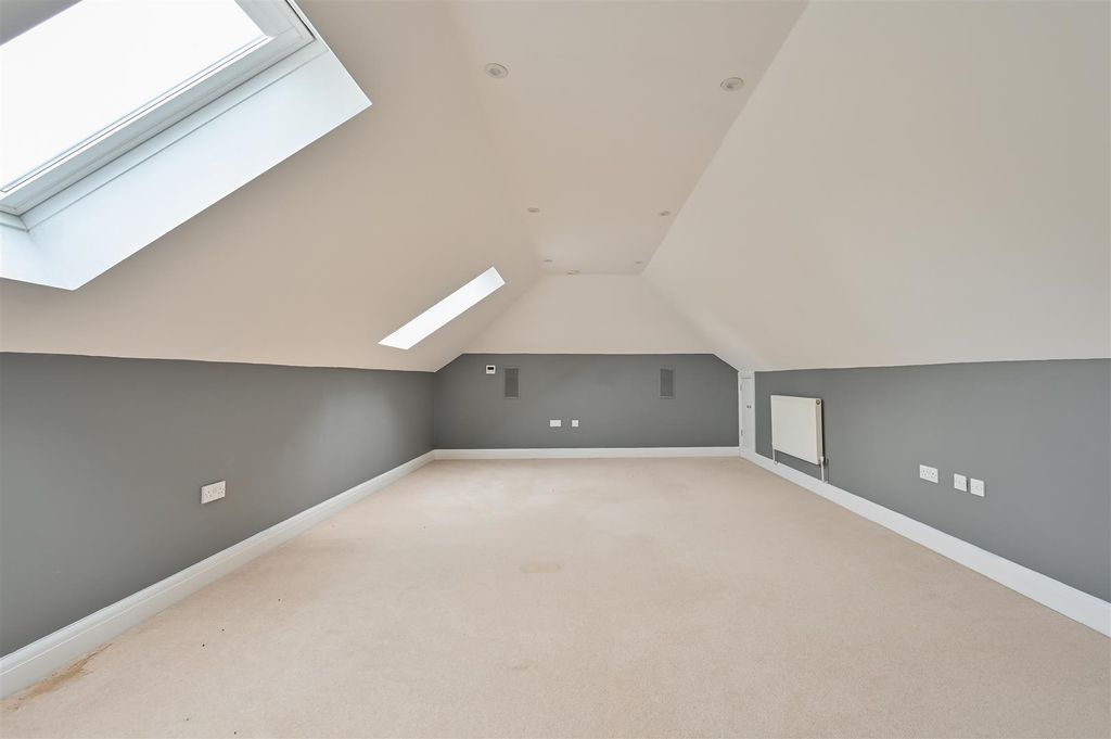 Additional image 9 of 6 bed property for saleRedbourn Lane, Harpenden AL5
