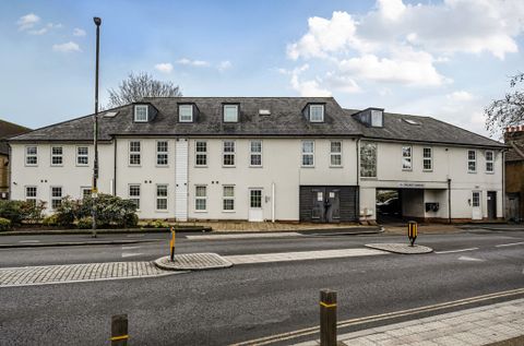 Cricket Green, Mitcham CR4