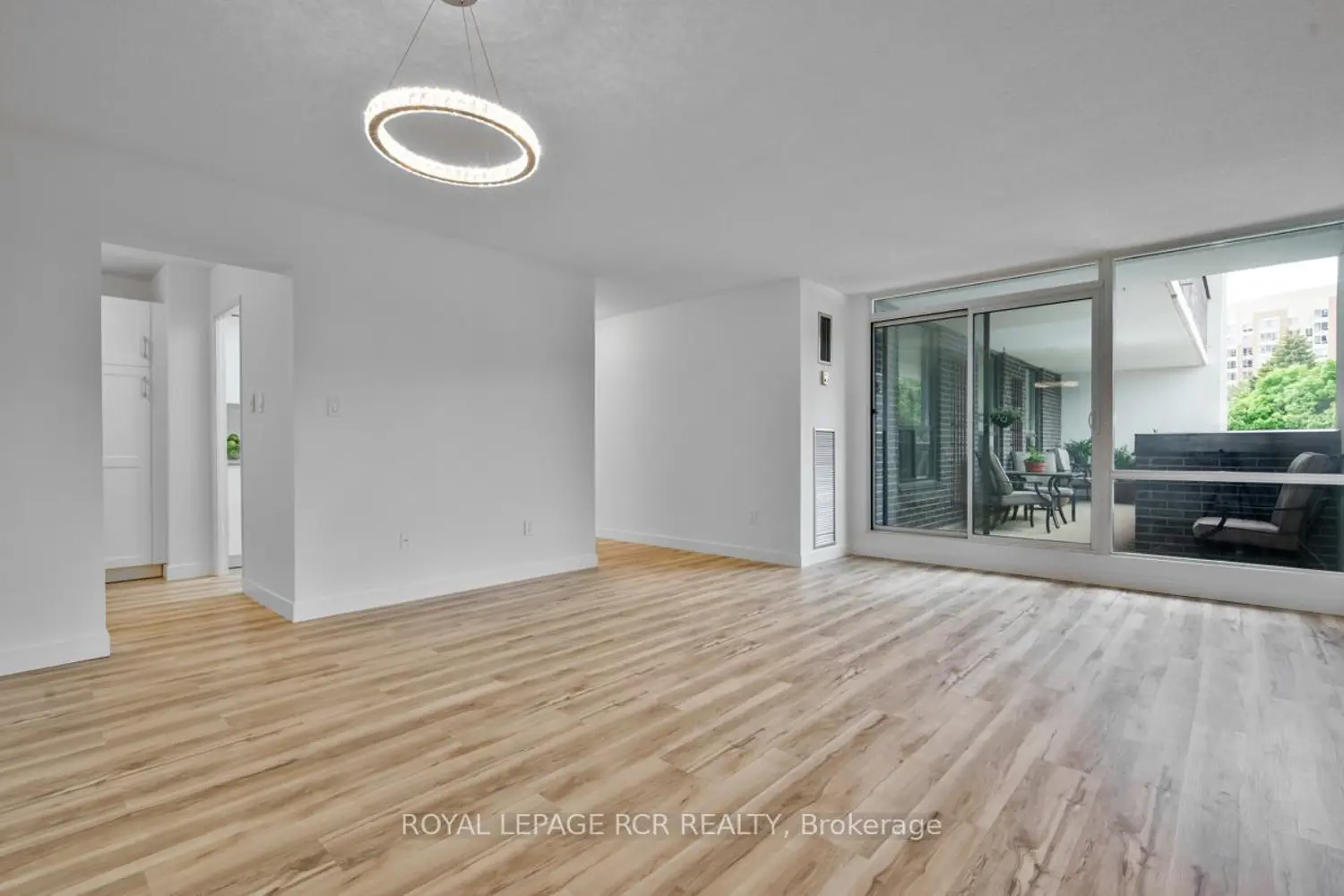 1535 Lakeshore Road 205