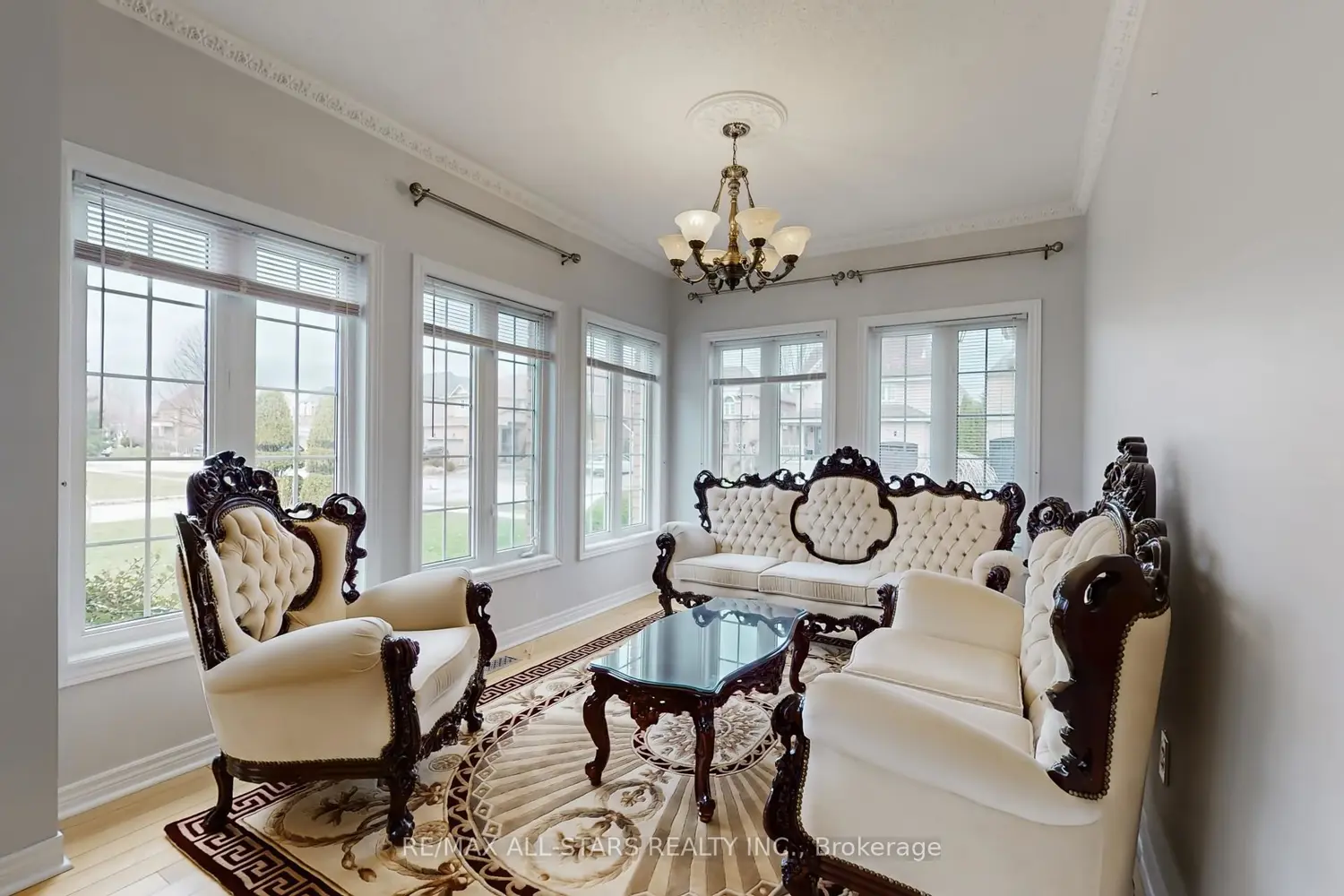 75 Gloria Crescent photo 4