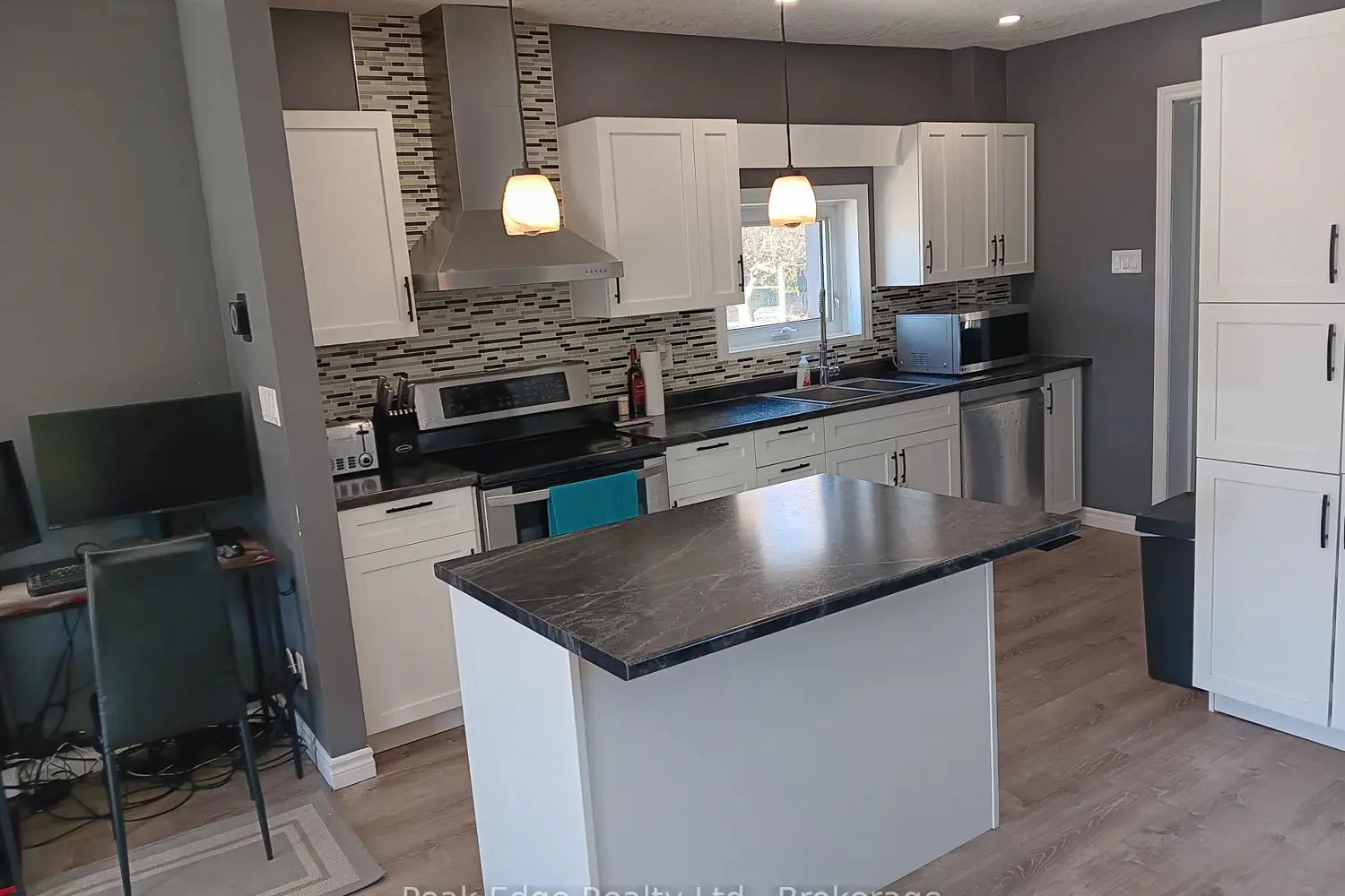 343 10Th Avenue photo 4