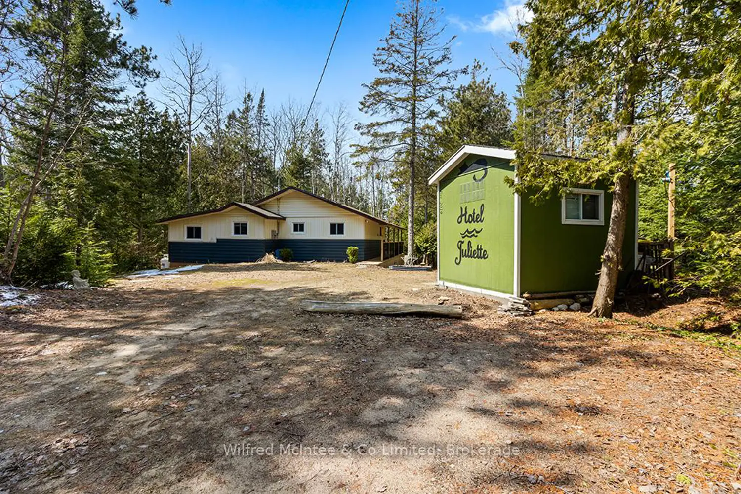 55 Thompson Avenue photo 5