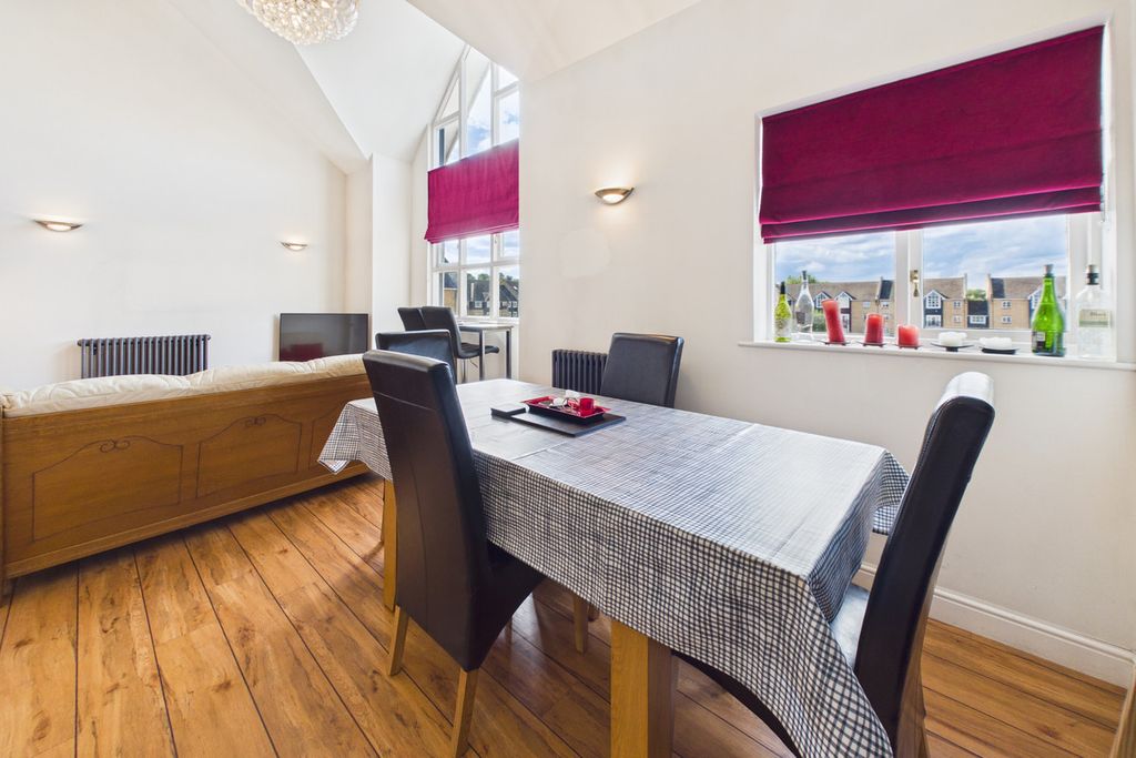 Additional image 10 of 3 bed flat for saleStephenson Wharf, Hemel Hempstead HP3