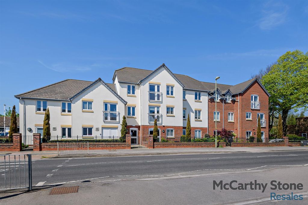 2 bed flat for saleSt. Marys Road, Hayling Island PO11