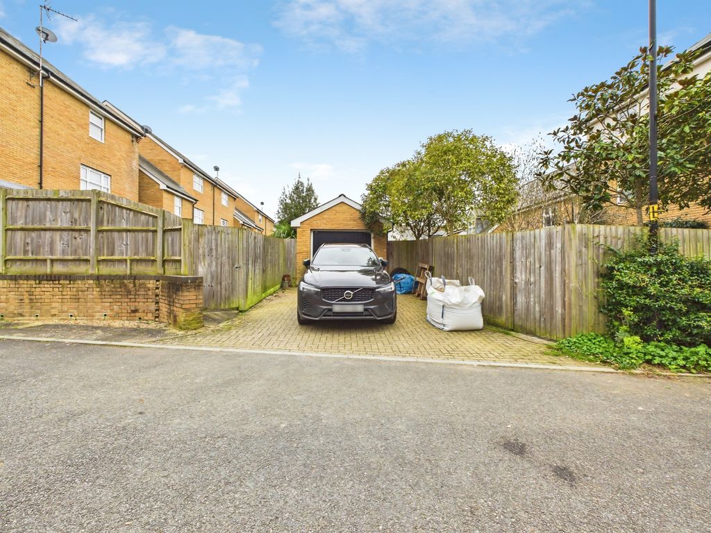 Additional image 8 of 5 bed detached house for saleTimms Close, Horsham, West Sussex RH12
