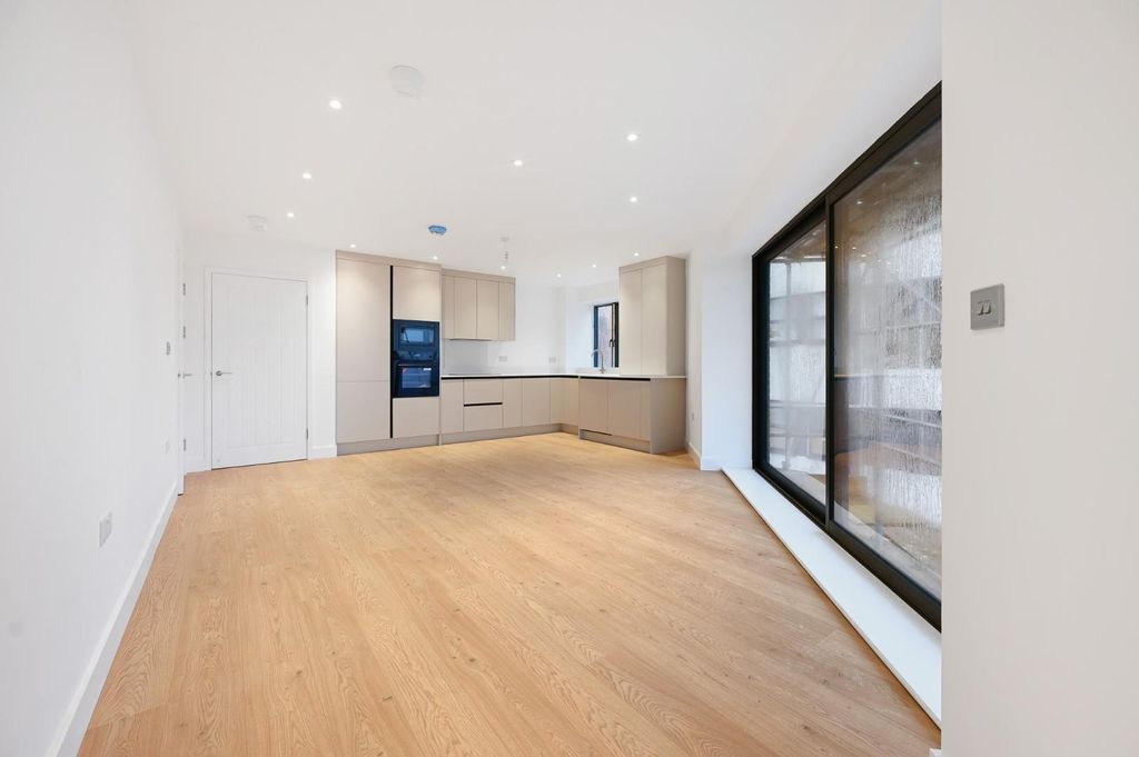 Additional image 8 of 2 bed flat for salePrince Regent Road, Hounslow TW3